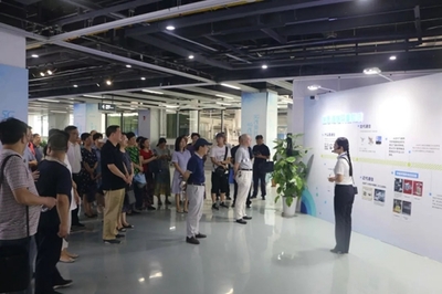 政協(xié)委員集中參觀武漢科技館 5G綜合體驗館引關注
